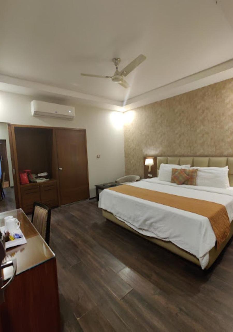 The India Benares Hotell Exteriör bild