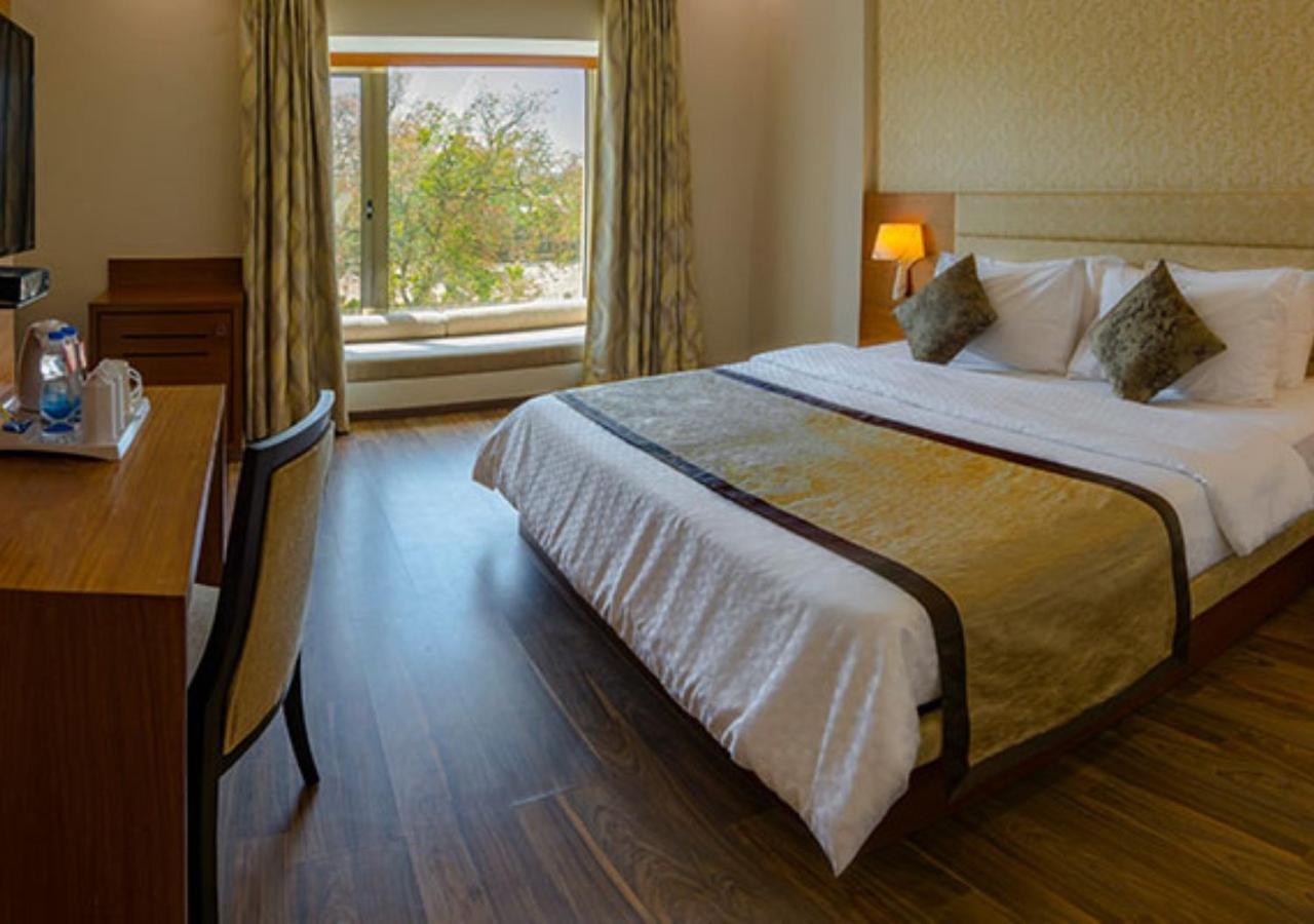 The India Benares Hotell Exteriör bild
