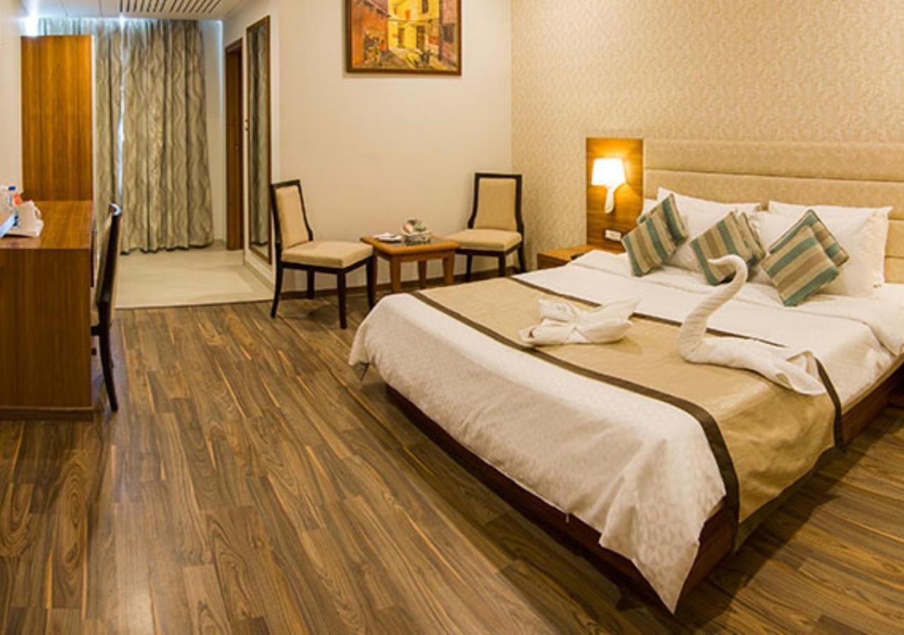 The India Benares Hotell Exteriör bild