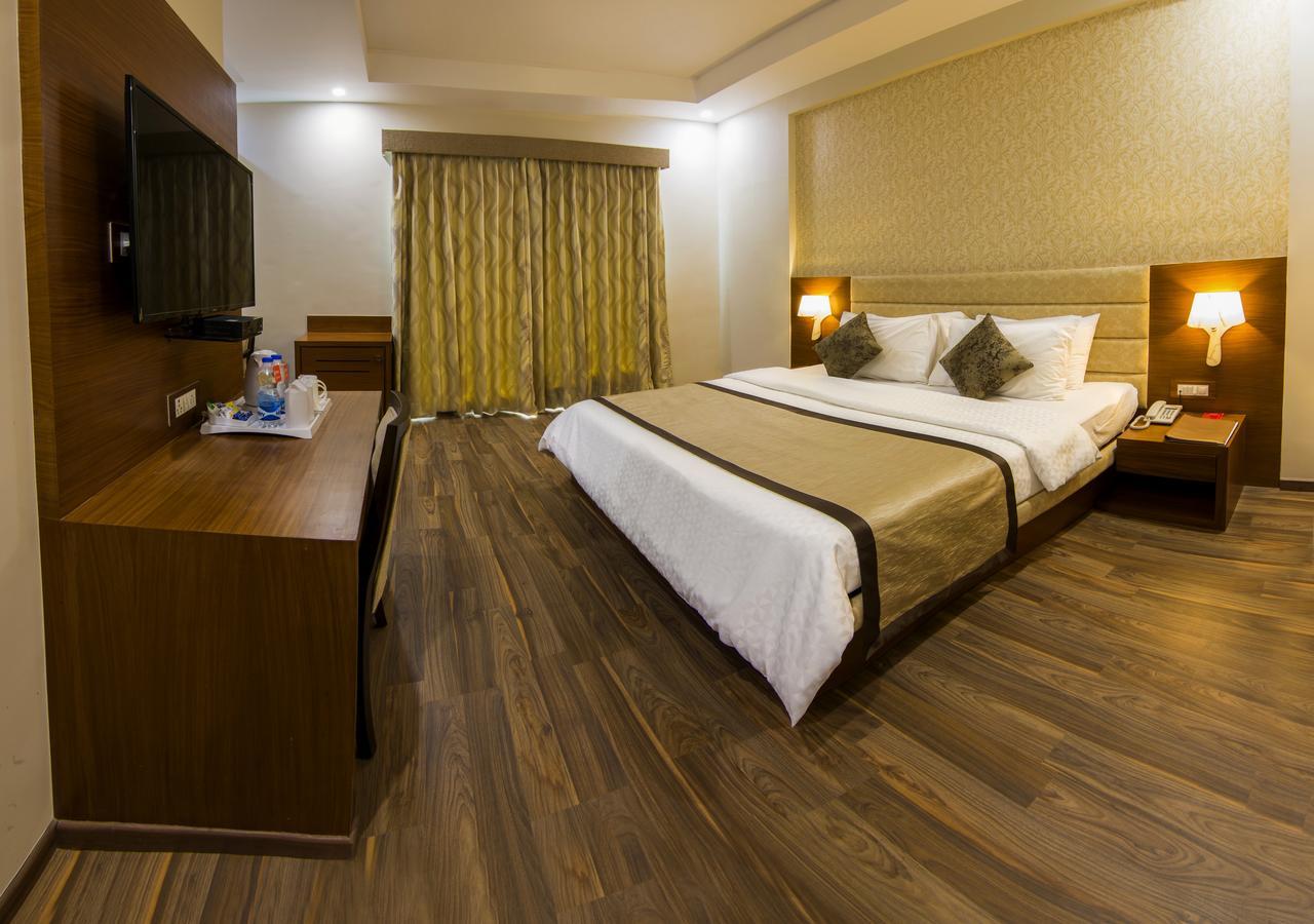The India Benares Hotell Exteriör bild