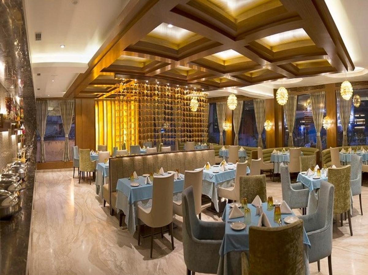 The India Benares Hotell Exteriör bild